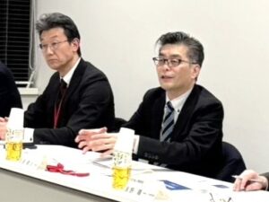 全労連・九後副議長（右から２人目）