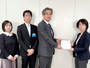 全人連に要請書を手交